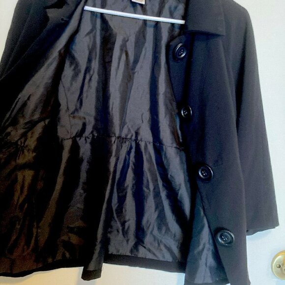 WD NY Women’s  Empire 3-Button Collared  Crop Black Blazer Lined Jacket Size 10 - Picture 6 of 10